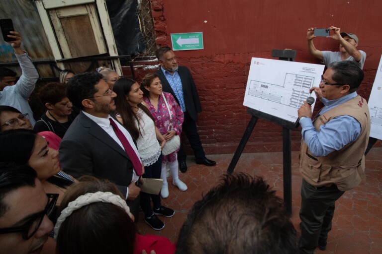 Martí Batres supervisa construcción de viviendas para 107 familias en Miguel Hidalgo