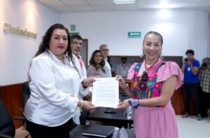 Olga Luz Espinosa se registra como candidata de la oposición a la gubernatura de Chiapas