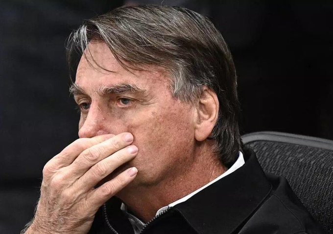 Policía de Brasil acusa a Bolsonaro de falsificar su certificado de vacunación Covid