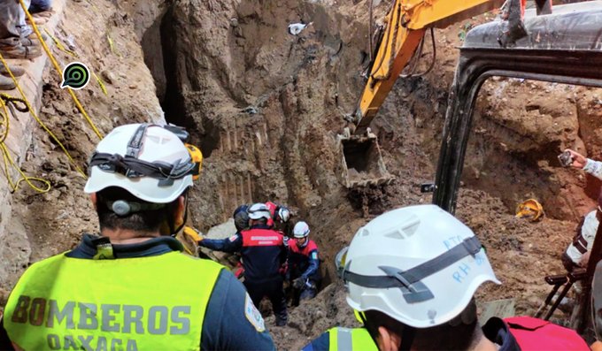 Recuperan los cuerpos de dos trabajadores sepultados en obra de drenaje en Oaxaca