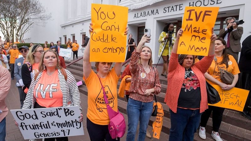 El gobernador de Alabama promulga una legislación que protege a los proveedores de FIV de la responsabilidad legal