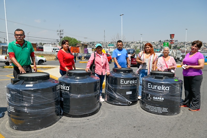 Inició OAPAS la entrega de contenedores para enfrentar la emergencia hídrica