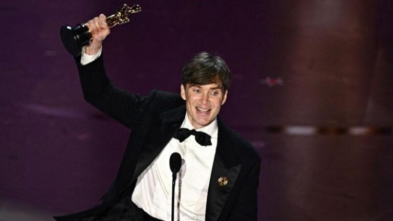 “Oppenheimer” venció a “Barbie” a Mejor Película y se llevó 6 estatuillas más en los Premios Oscar 2024