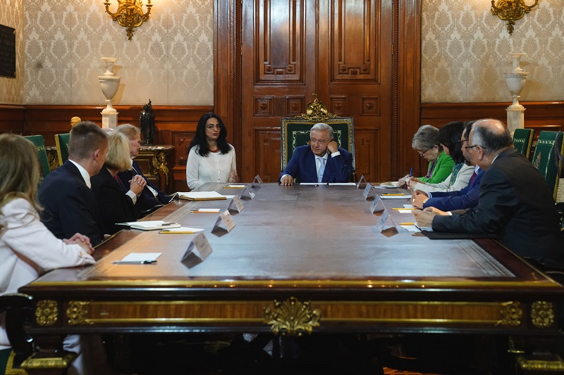 Recibe AMLO en Palacio Nacional a representantes de la NASA; acuerdan cooperación