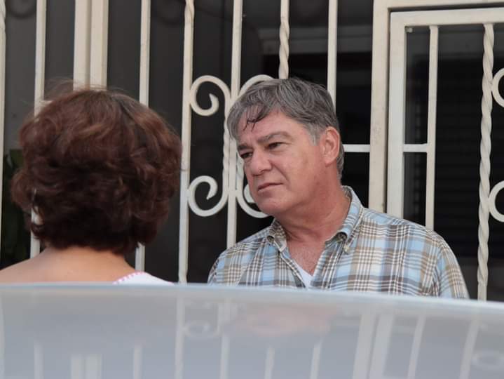 Candidato en Tabasco ‘explota’ con vecinos por no abrirle la puerta