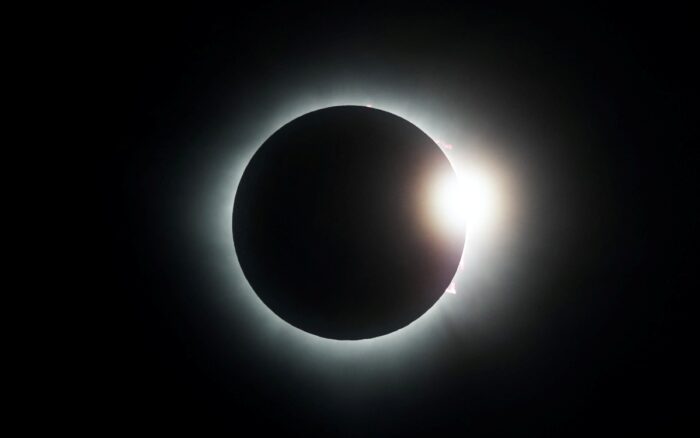 Eclipse solar oscurece Mazatlán