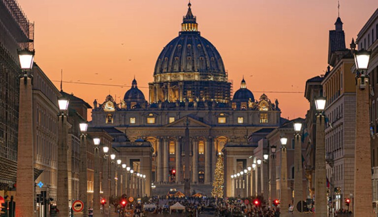 El Vaticano condena la cirugía de cambio de sexo y la gestación subrogada