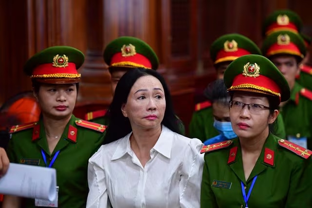 Vietnam castiga con la pena de muerte a empresaria acusada de corrupción