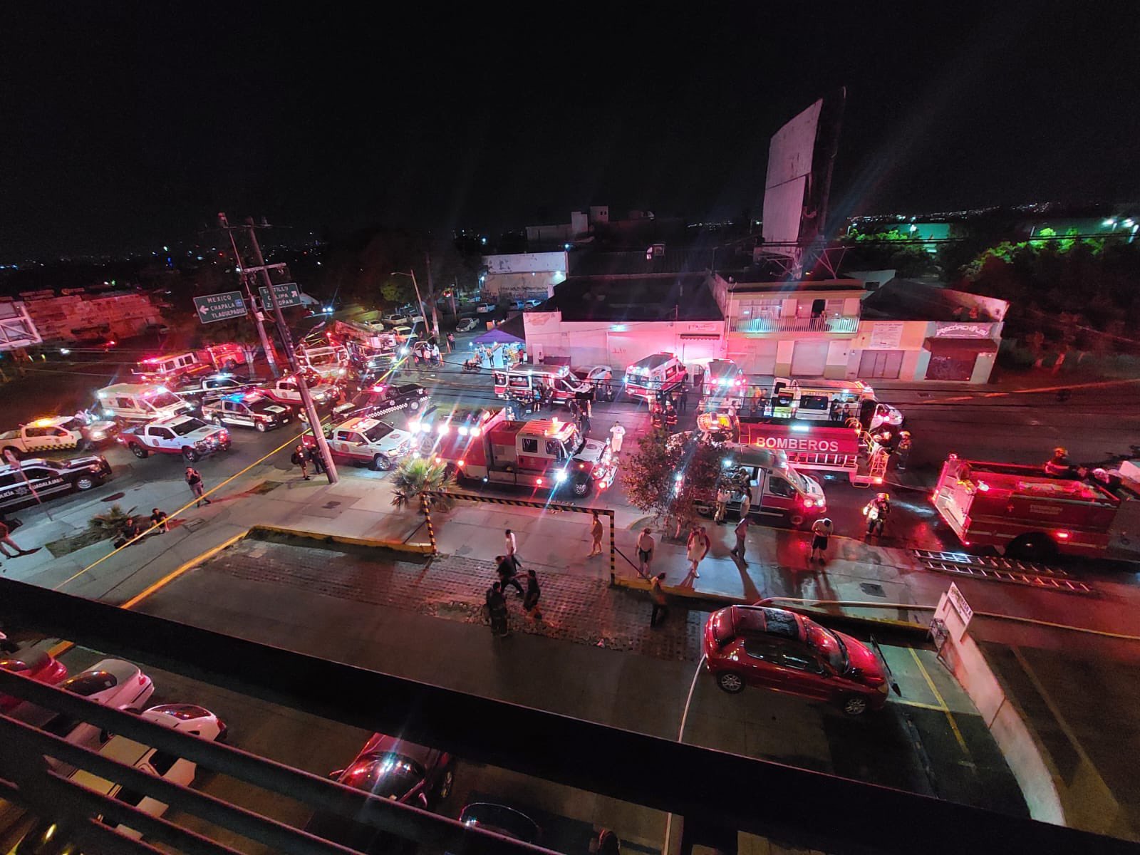 Encapuchados incendian gimnasio en Guadalajara