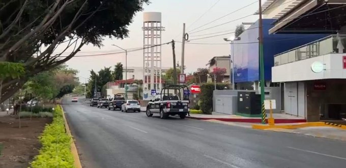 Hombres armados irrumpen en hospital de Cuernavaca y asesinan a una persona