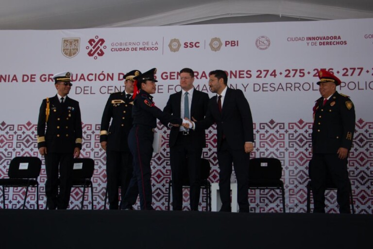 Martí Batres Guadarrama encabeza graduación de cadetes de la Policía Bancaria e Industrial