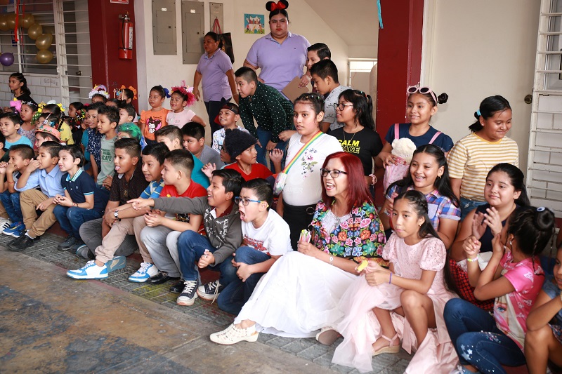 Celebra titular de SEP el Día de la Niña y el Niño en planteles escolares de Tabasco