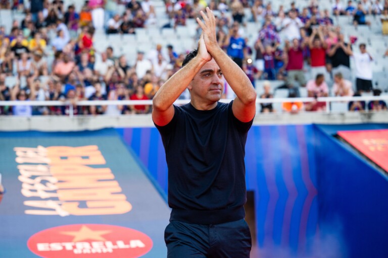 Xavi Hernández se queda como entrenador del Barcelona