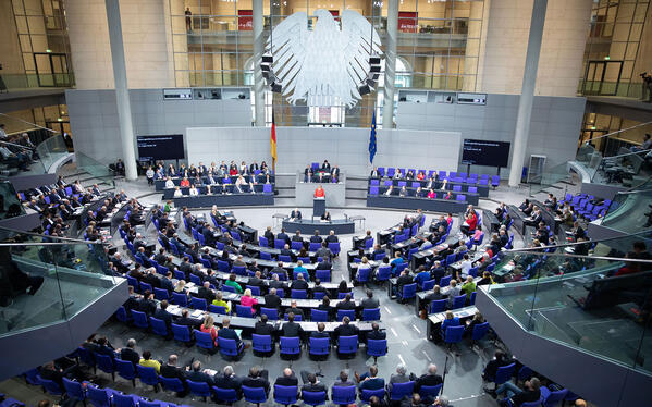 Alemania reforma leyes de identidad de género permitiendo cambios a partir de los 14 años