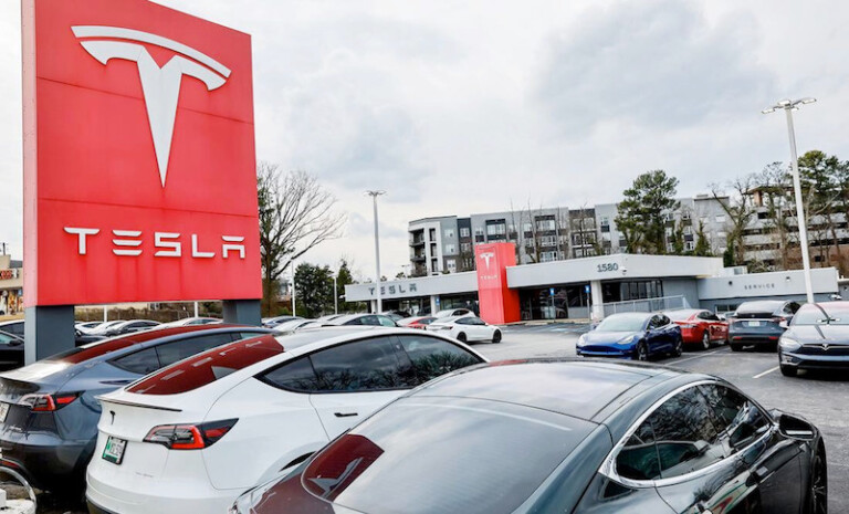 Profeco llama a revisión a más de 4 mil autos Tesla para correcciones de software