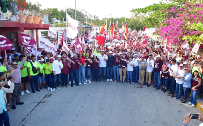 Encabeza Estefanía Mercado caminata en Puerto Aventuras