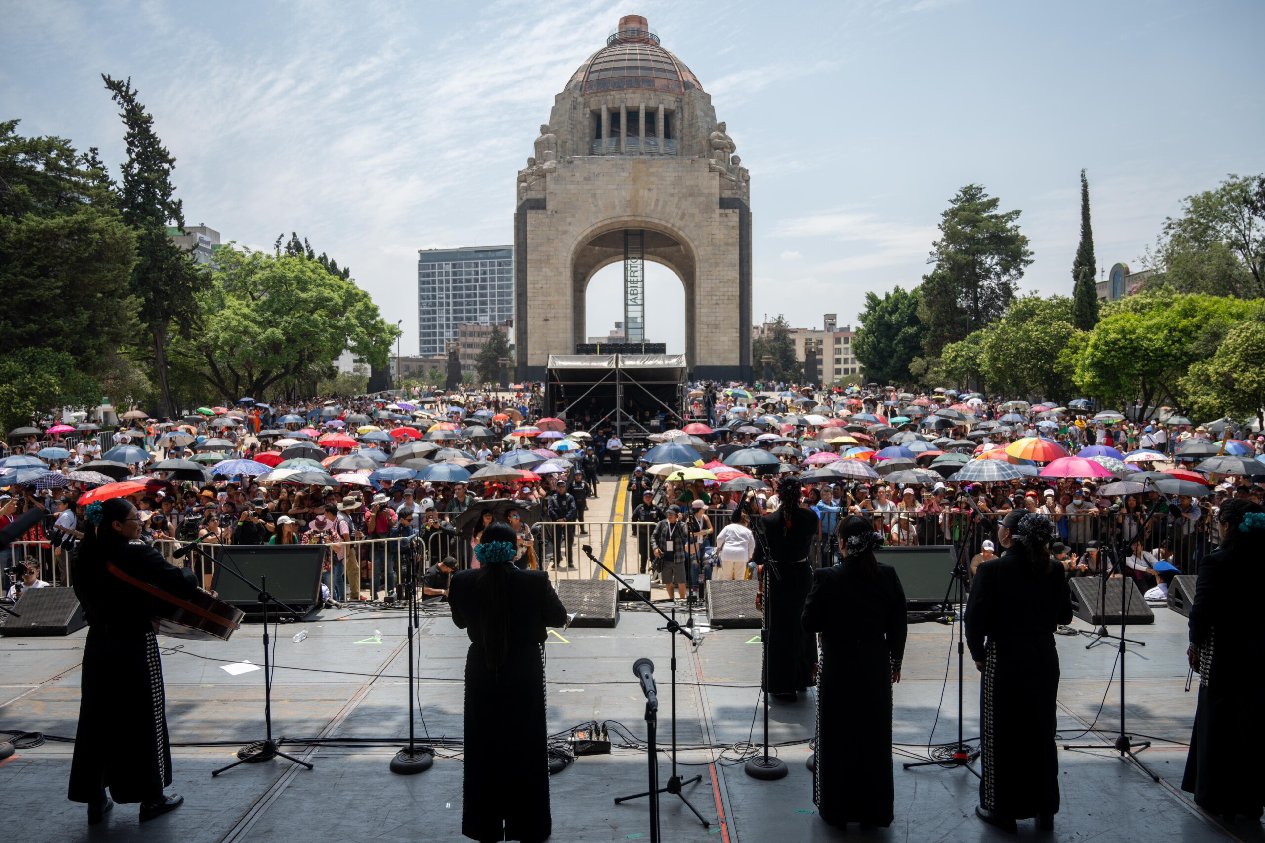 Gran Baile por el Día de las Madres 2024: Un festival de música tropical en el Monumento a la Revolución