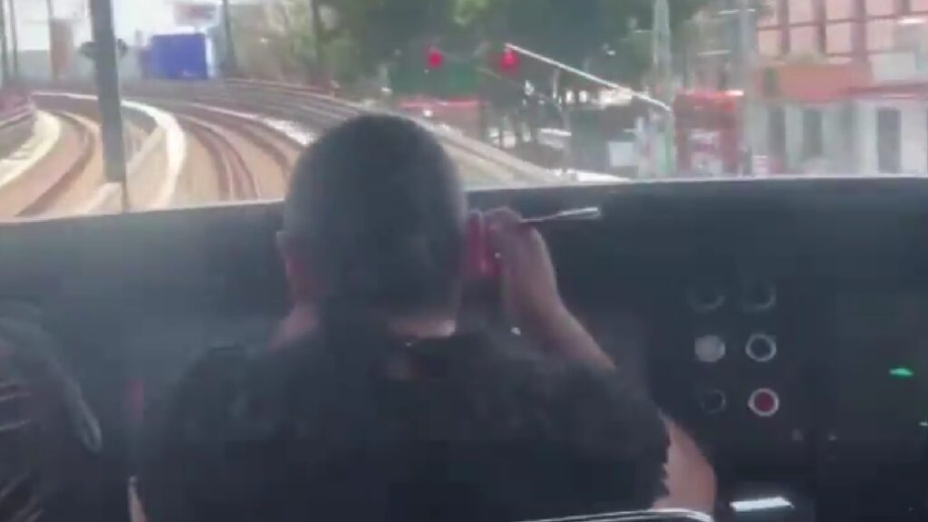 Polémica por conductora del Metro de la Ciudad de México que se maquilló mientras conducía