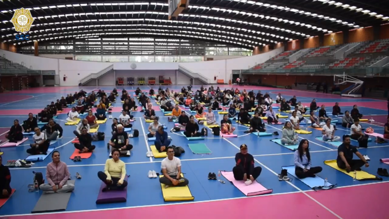 Clase Masiva de Yoga fortalece la salud y bienestar de oficiales de la SSC
