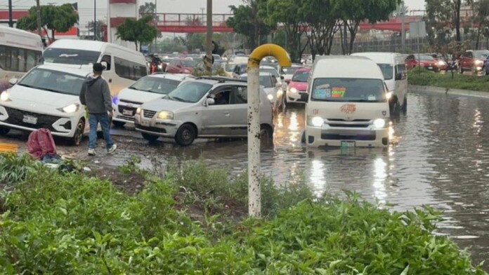 Lluvias causan inundaciones en varios municipios del Edomex