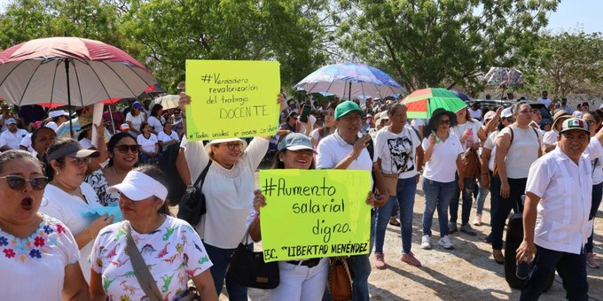 Maestros de Yucatán marchan por mejores condiciones salariales