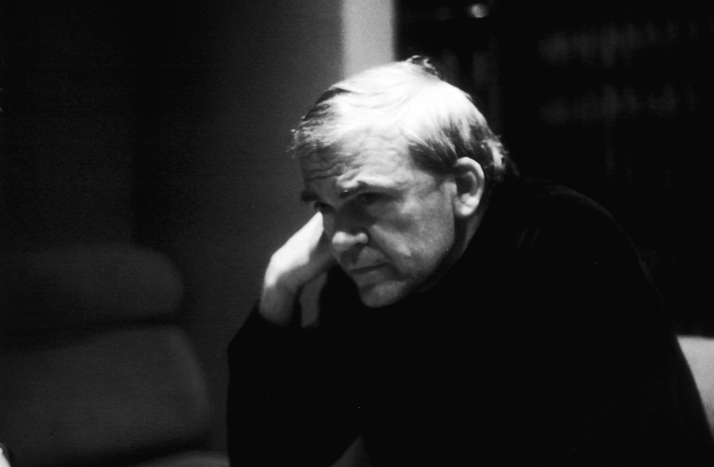 La vida secreta de Milan Kundera: “No me siento ligado a nada, salvo a la desprestigiada herencia de Cervantes”