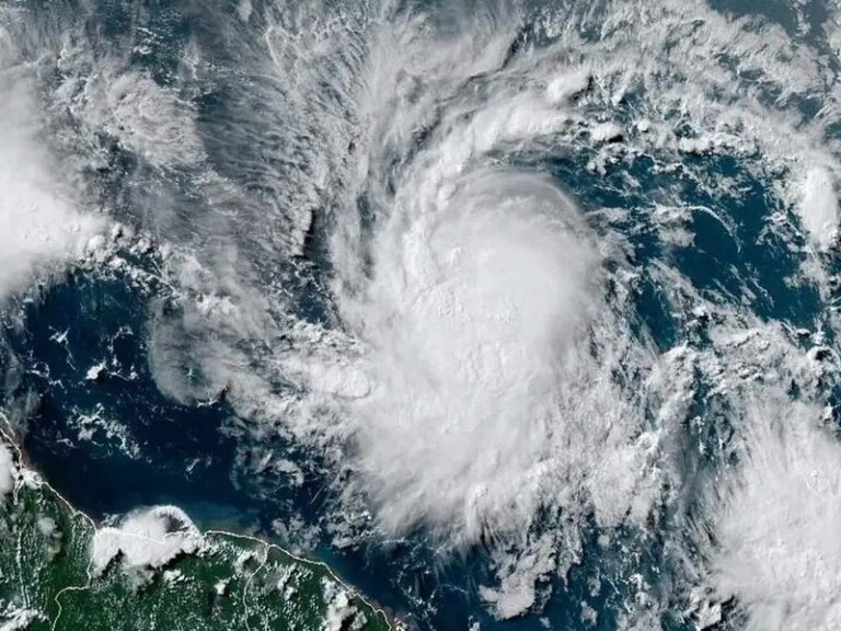 ¡Alerta! Beryl se convierte en un ‘muy peligroso’ huracán categoría 4 sobre el Caribe