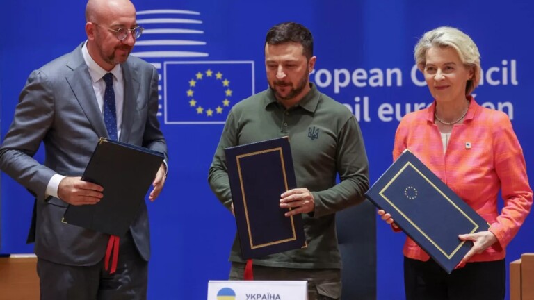 Zelenski firma importante acuerdo de seguridad con la UE