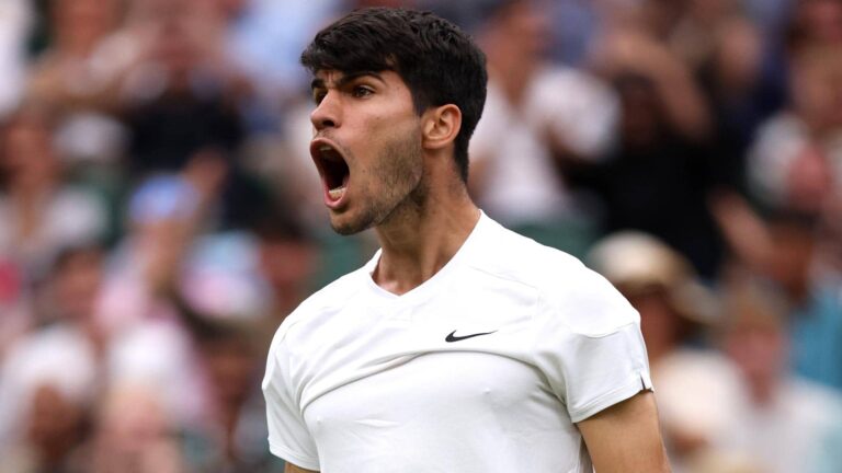 Carlos Alcaraz impresiona en la Centre Court de Wimbledon con una victoria épica