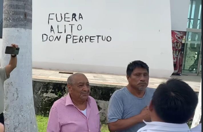 Priistas se manifiestan contra 'Alito' Moreno en Campeche; hay un detenido
