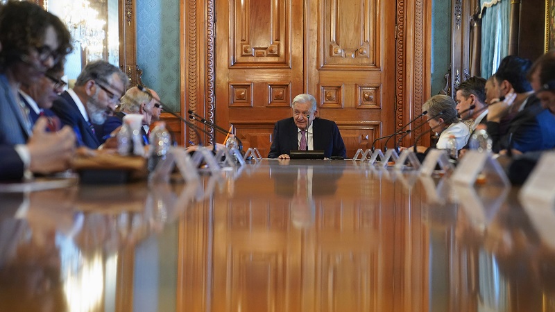 Recibe AMLO en Palacio Nacional a legisladores de Estados Unidos; coinciden en mantener política de cooperación