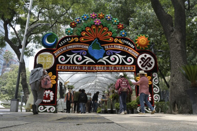 Atrae Festival Flores de Verano a 200 mil visitantes en Paseo de la Reforma