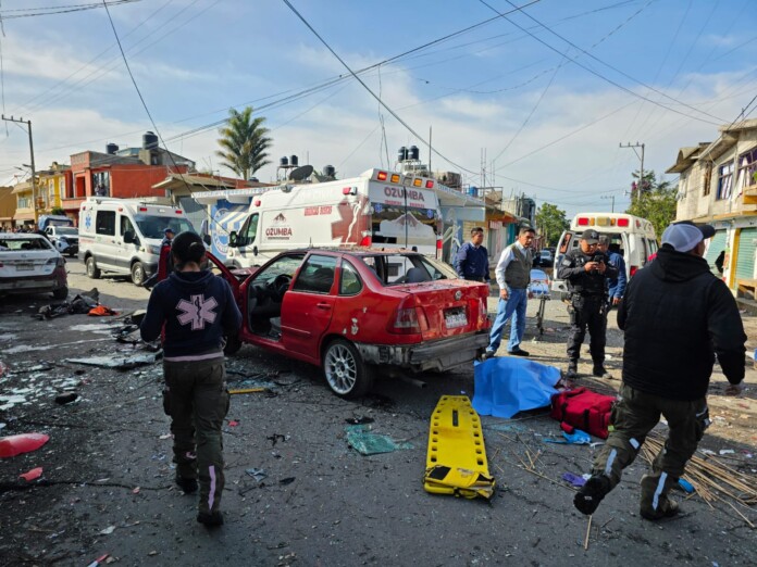 Camioneta con pirotecnia explota en Tepetlixpa; reportan un muerto