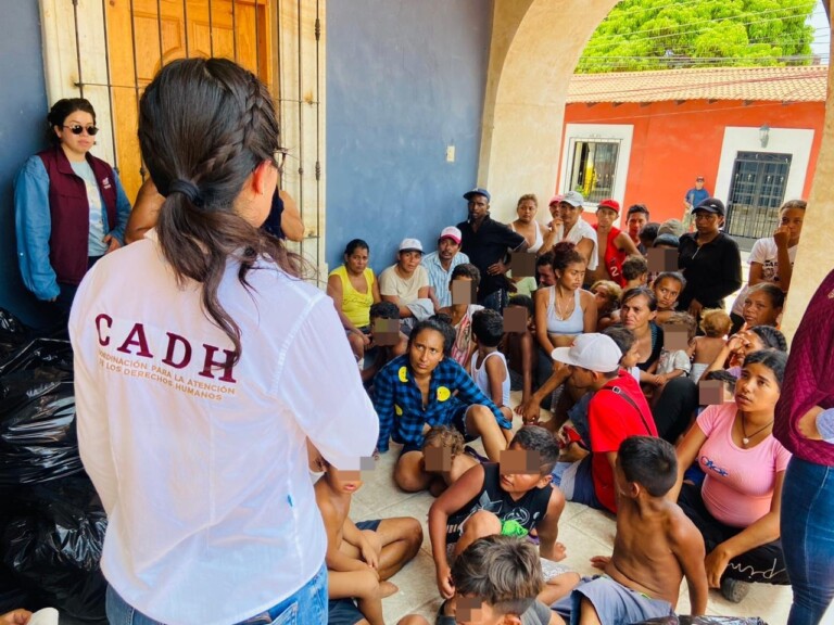 Caravana migrante llega a Oaxaca; pernoctan en Tapanatepec