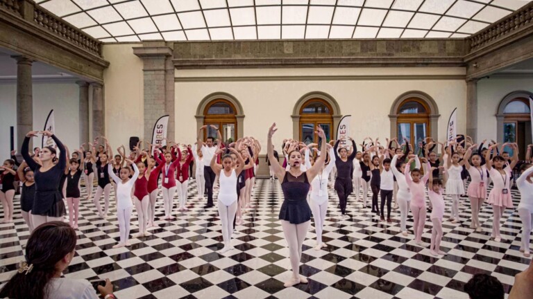 Celebran en Chapultepec festival cultural con clases de ballet comunitarias