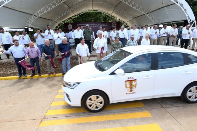 Dotan de equipamiento y vehículos a la Fiscalía General de Tabasco