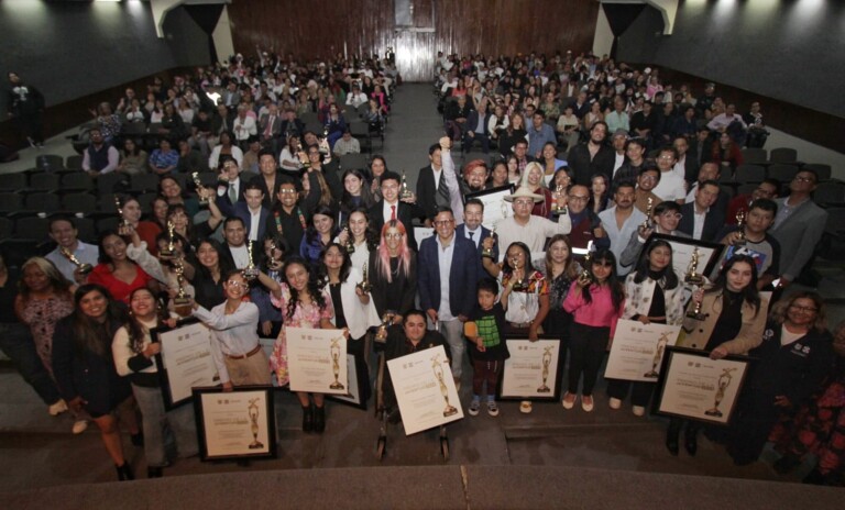 Galardonan a jóvenes por su trayectoria en el Premio de la Juventud 2024