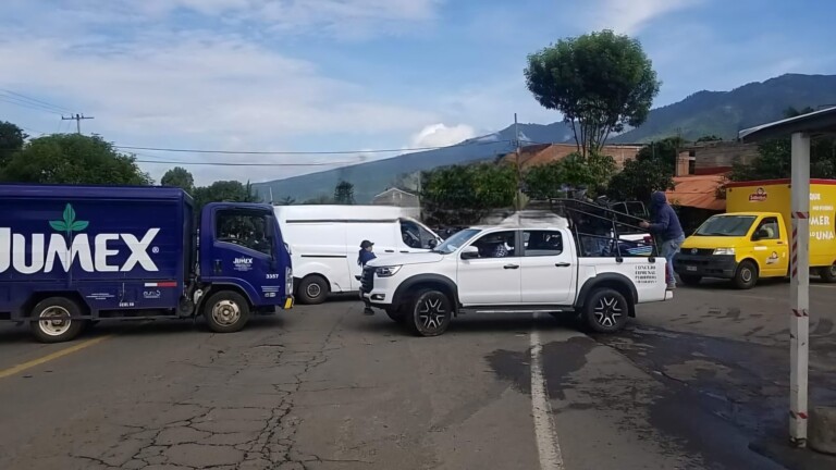 Grupos antagónicos se enfrentan en Tepalcatepec, Michoacán