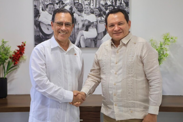 'Huacho' Díaz recibe visita del embajador de Portugal en México