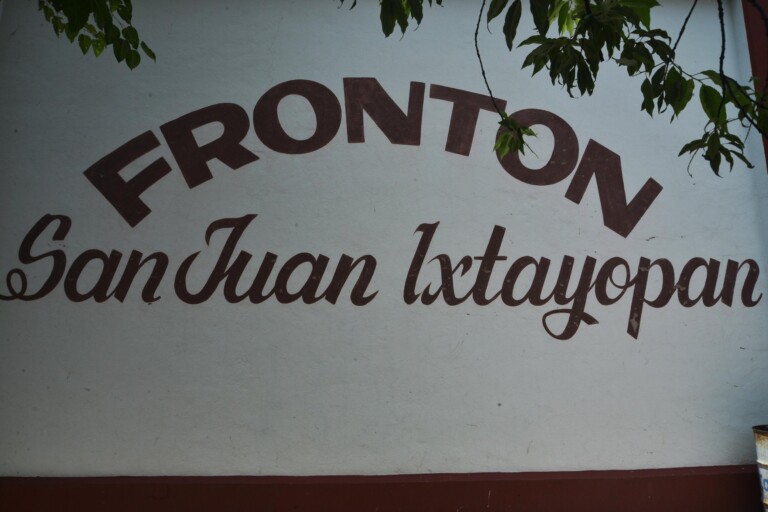 Inaugura Jefe de Gobierno renovado Frontón “Momo” Medina en San Juan Ixtayopan