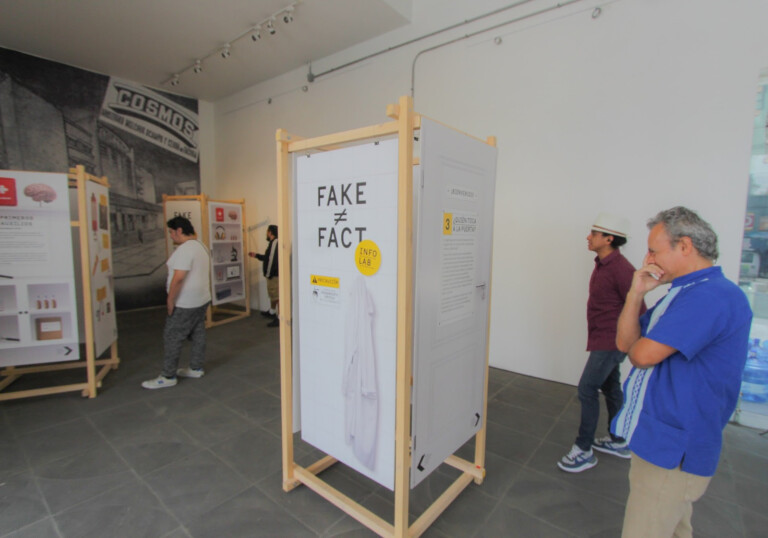 Inauguran en la Faro Cosmos la exposición Fake Fact Info Lab para combatir la desinformación en redes sociales