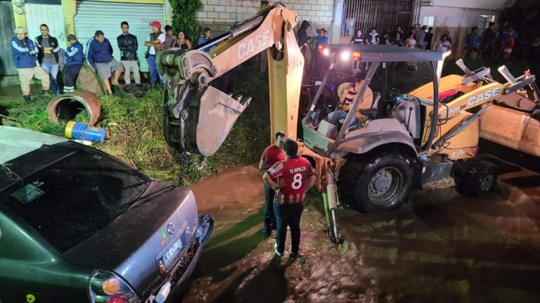 Se desborda río en Tejupilco, Edomex