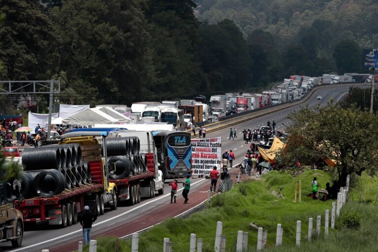 Bloqueo en la autopista México-Puebla y Arco Norte causa pérdidas millonarias y crisis en la cadena de suministro