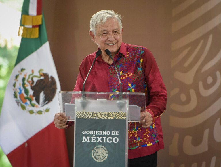 Obras en inmediaciones del Tren Maya generan empleos y atraen turismo, afirma AMLO en zona arqueológica Ichkabal