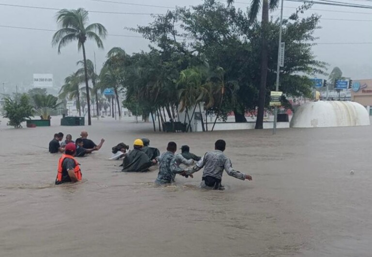 Colima suspende clases y actividades no esenciales por 'John'