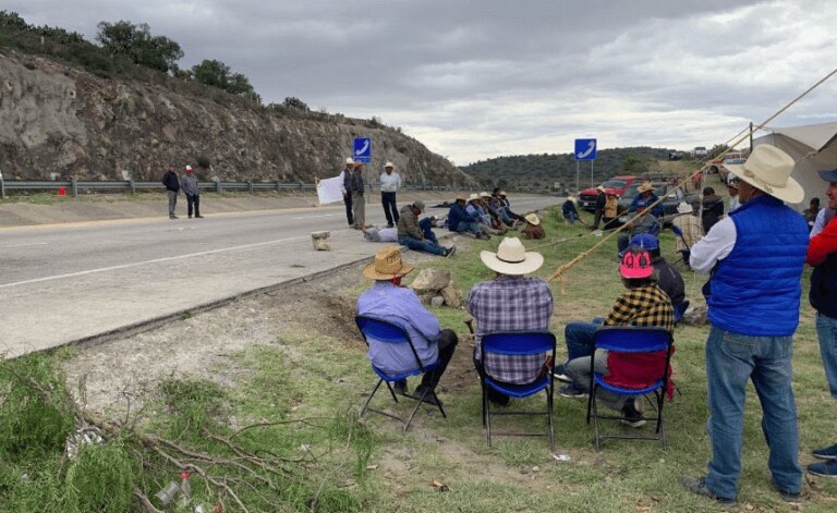 Ejidatarios liberan la autopista Arco Norte