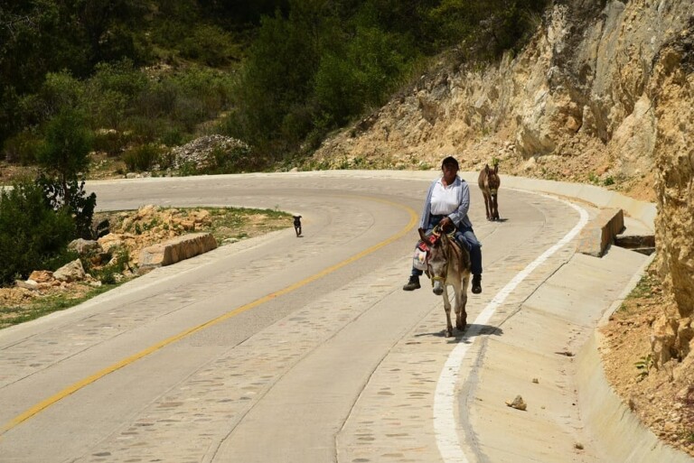 Más de 400 caminos artesanales construidos con una meta de 3,844 kilómetros: Nuño Lara