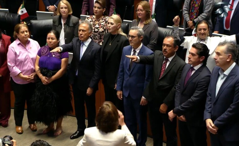 Miguel Ángel Yunes Linares rinde protesta como senador tras licencia de su hijo