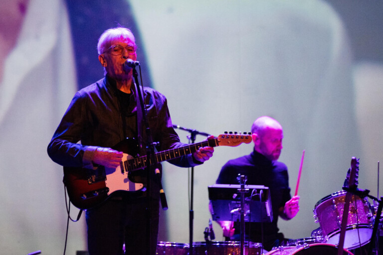 Ofrece John Cale un vibrante concierto con su más reciente álbum en México