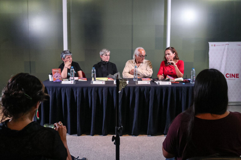 Presentan libro que expone los retos laborales en la industria fílmica de la Ciudad de México